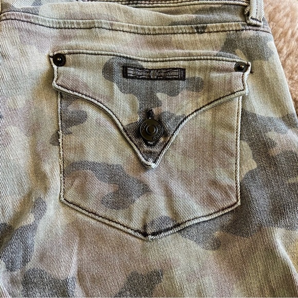 HUDSON JEANS
COLLIN SKINNY JEANS - CAMO size 28 - Picture 9 of 12